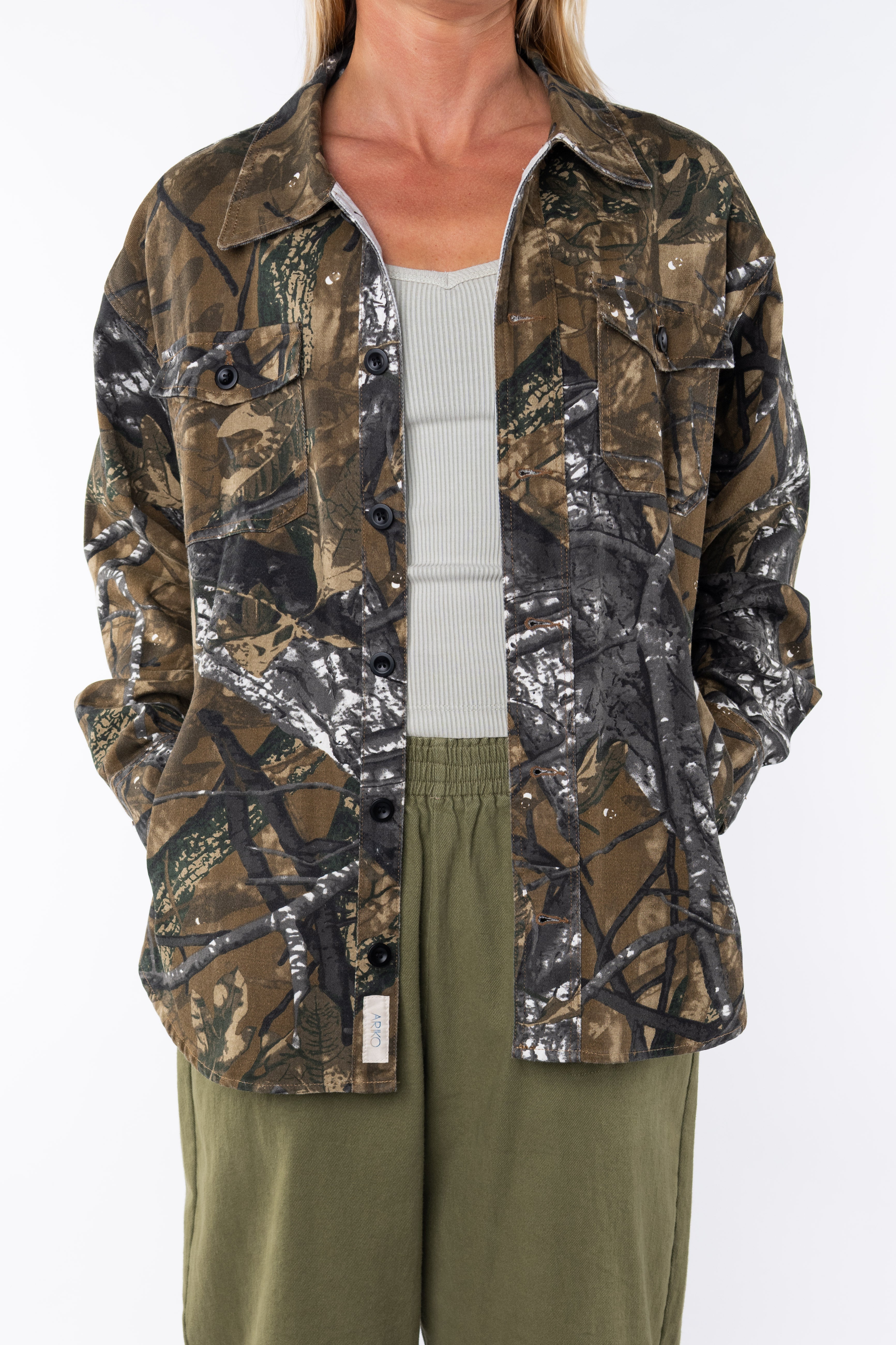 Camo Shirt Jacket: Stylish and Comfortable Layering - ARIKO LA