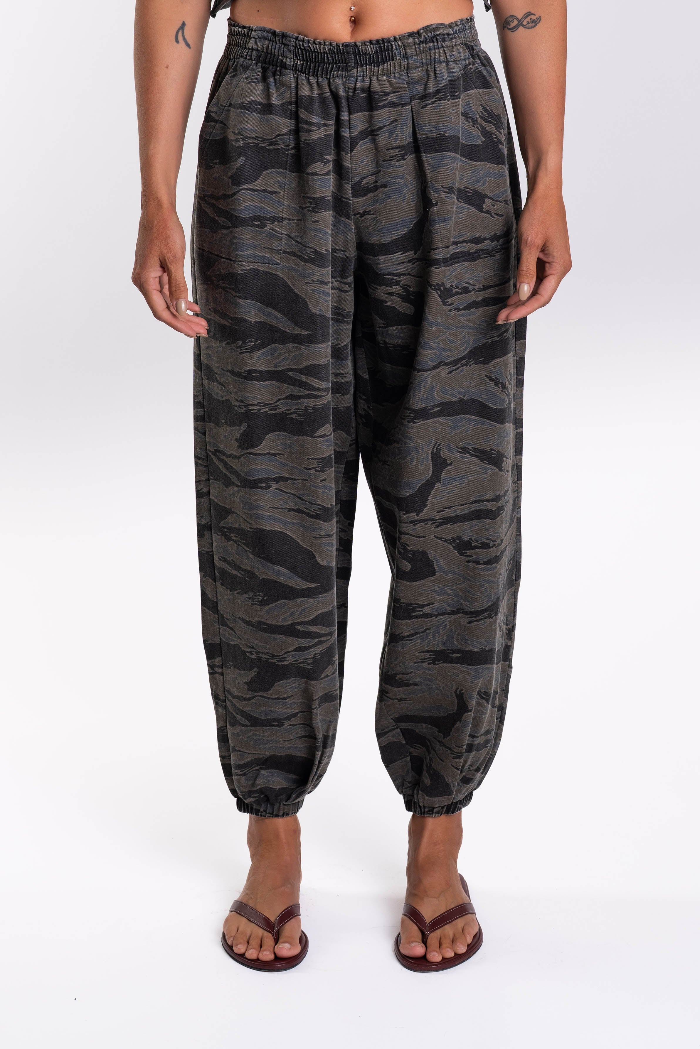 Camo Day Pants with Pockets for All-Day Comfort - ARIKO LA